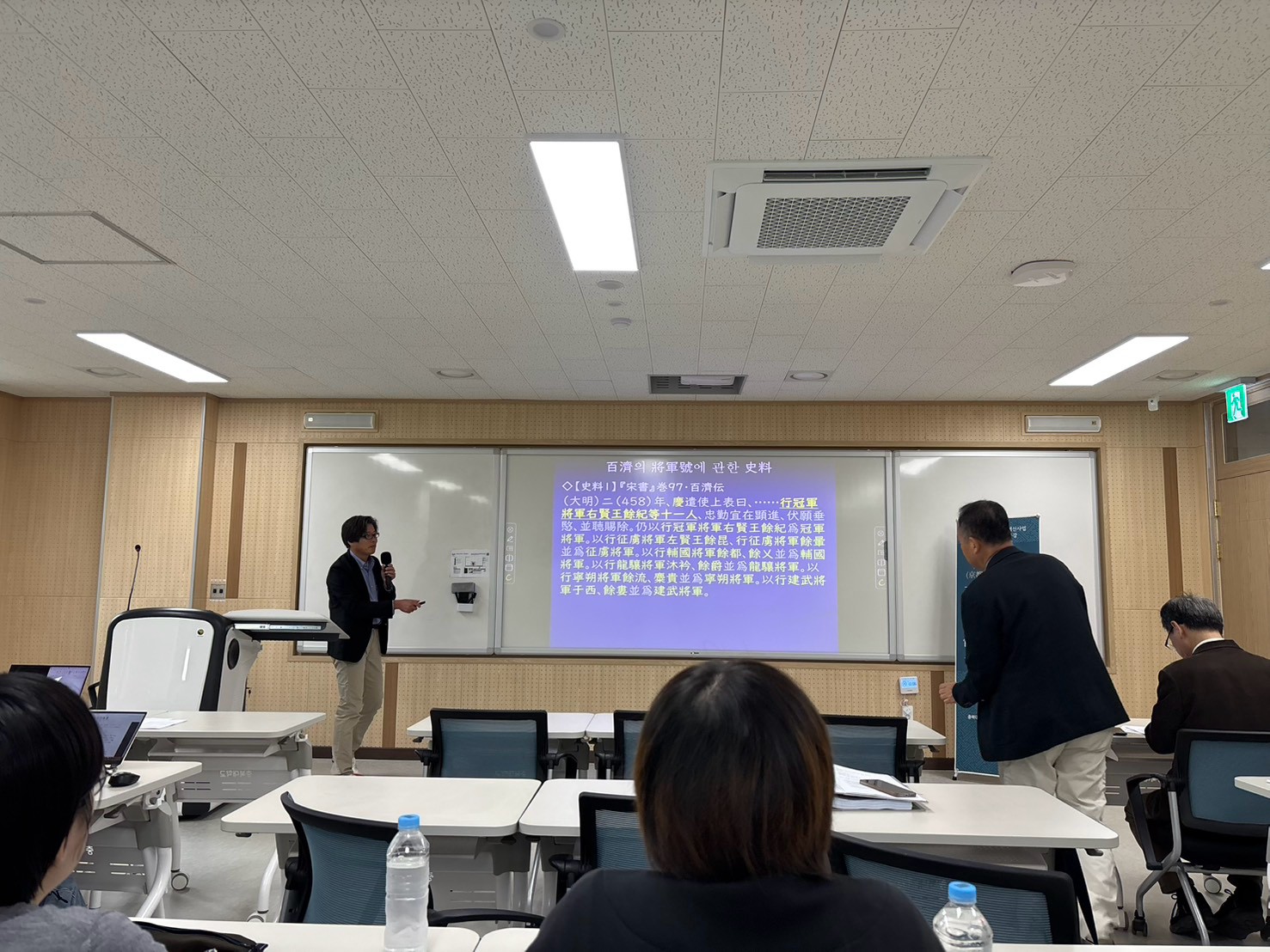 井上直樹教授の発表の様子