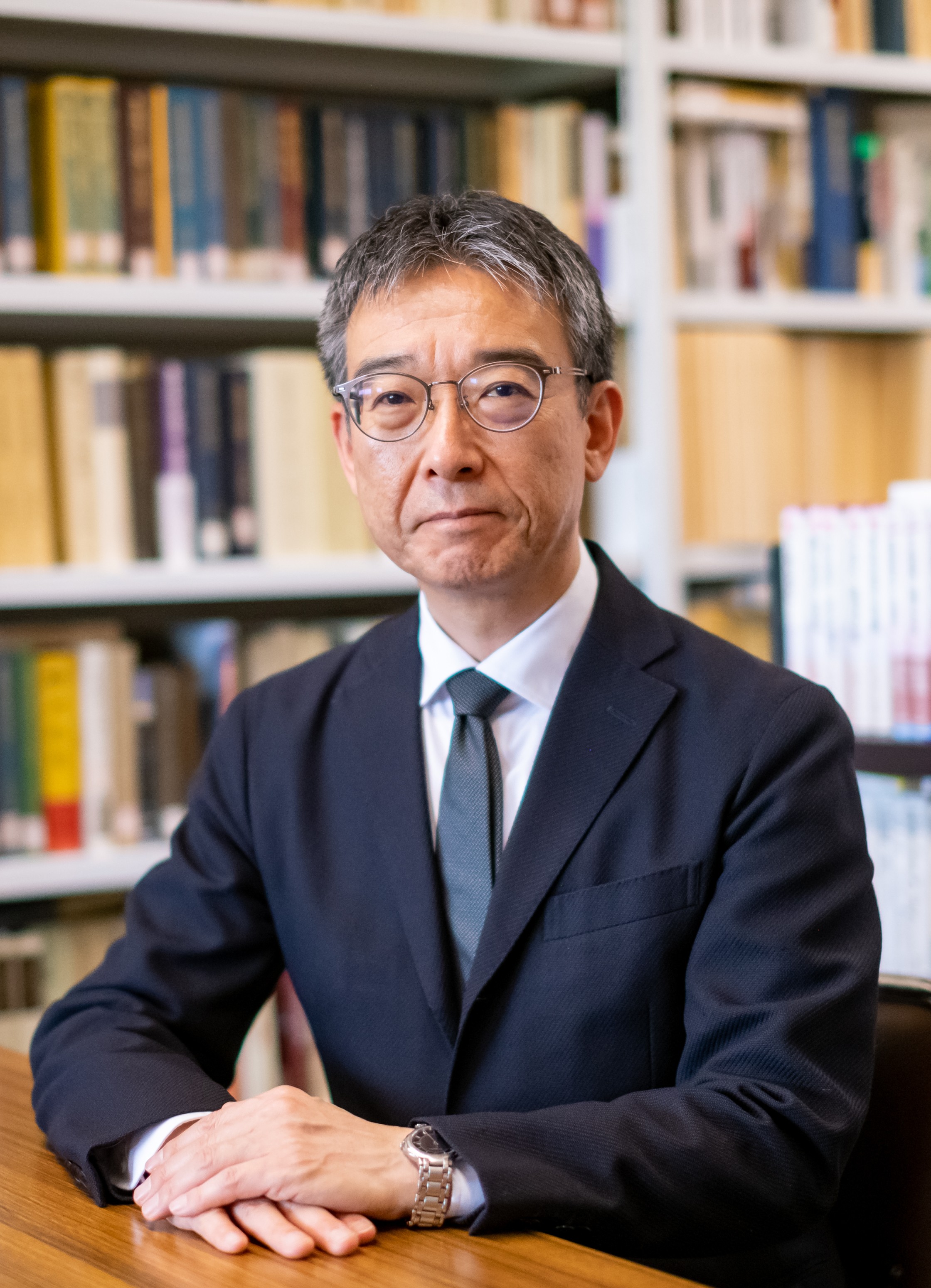 文学部長 横内 裕人 教授