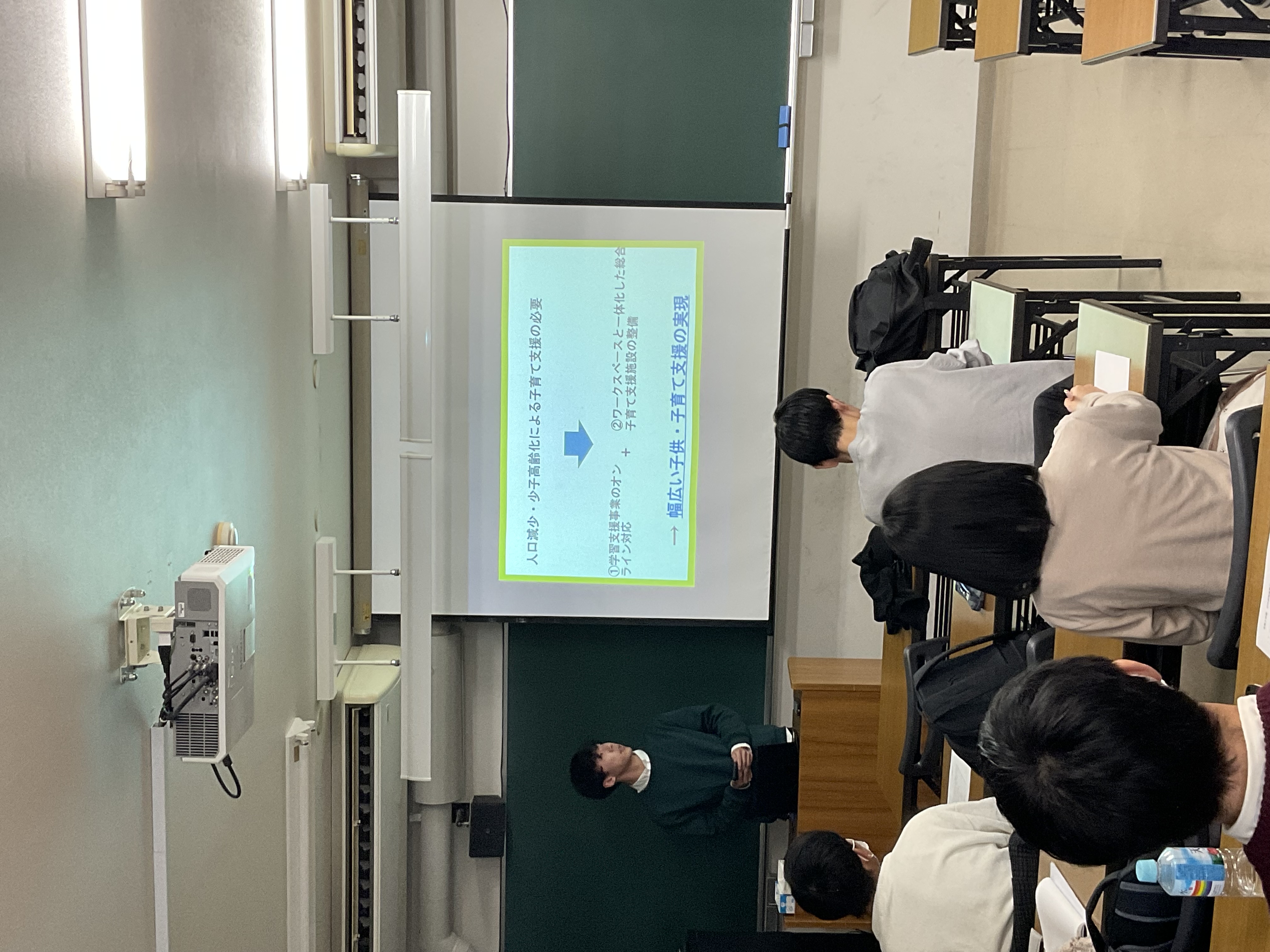 学生による発表の様子・その１