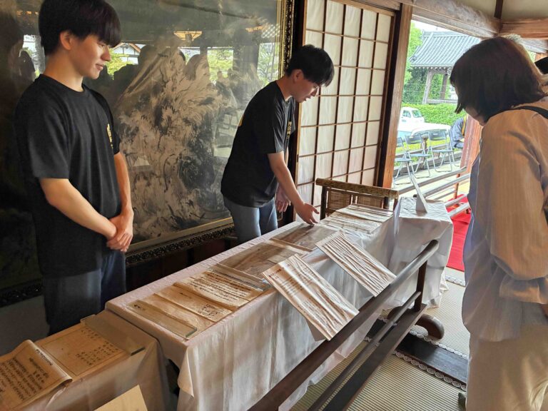 信長忌での展示の様子の写真