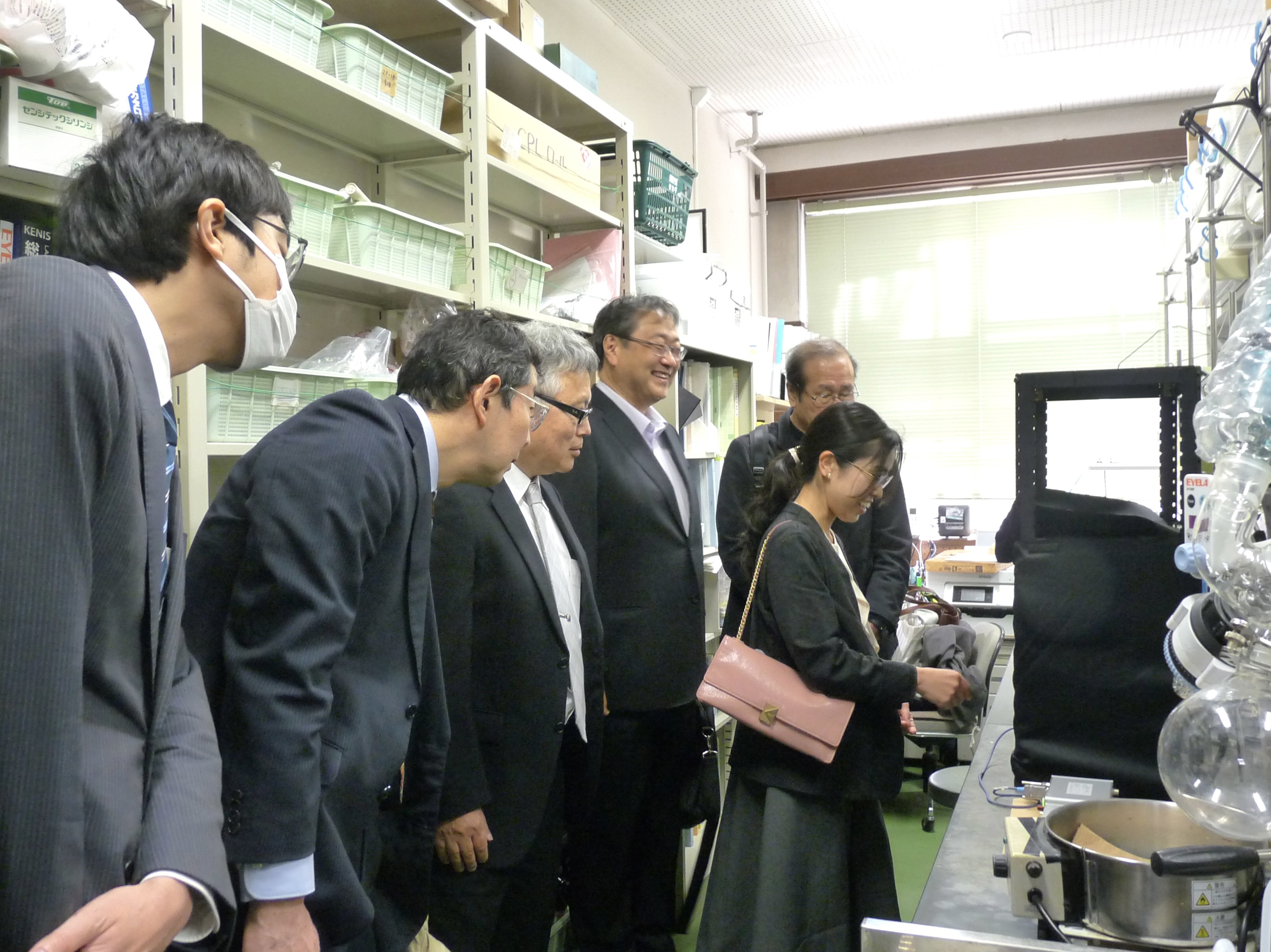 実験装置の説明の様子