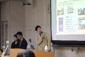 特別講演の様子（東先生とゼミ生）