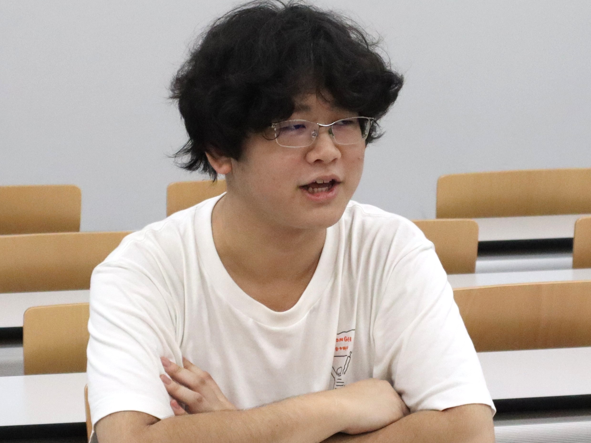 受験生へのメッセージを語る吉田さん